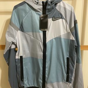 Nike blue MENS color block.